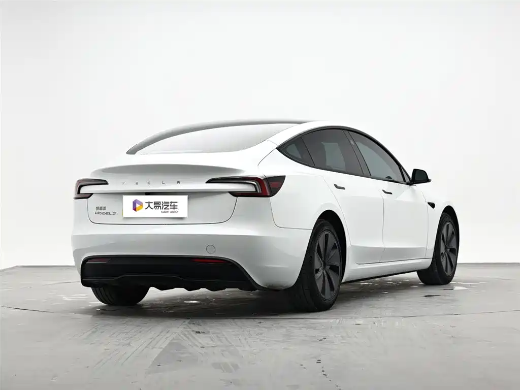 Tesla Model 3 2024