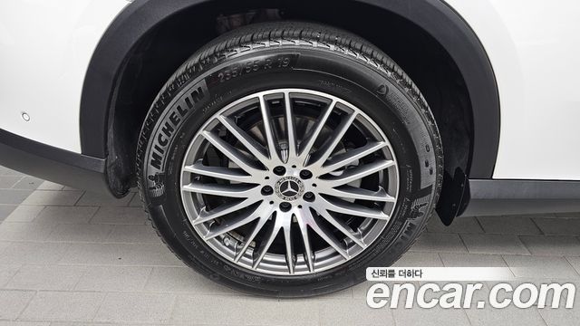 Mercedes-Benz GLC 2025