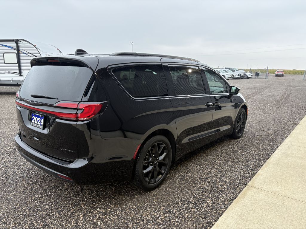 Chrysler Pacifica 2024