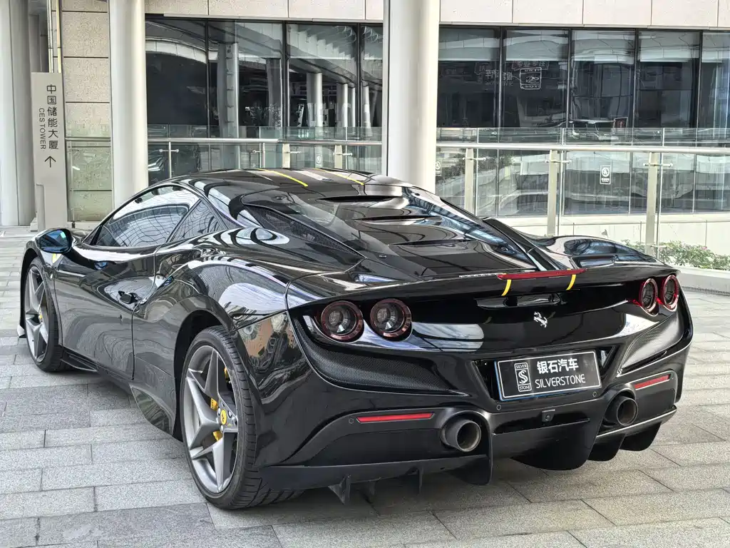 Ferrari F8 2022