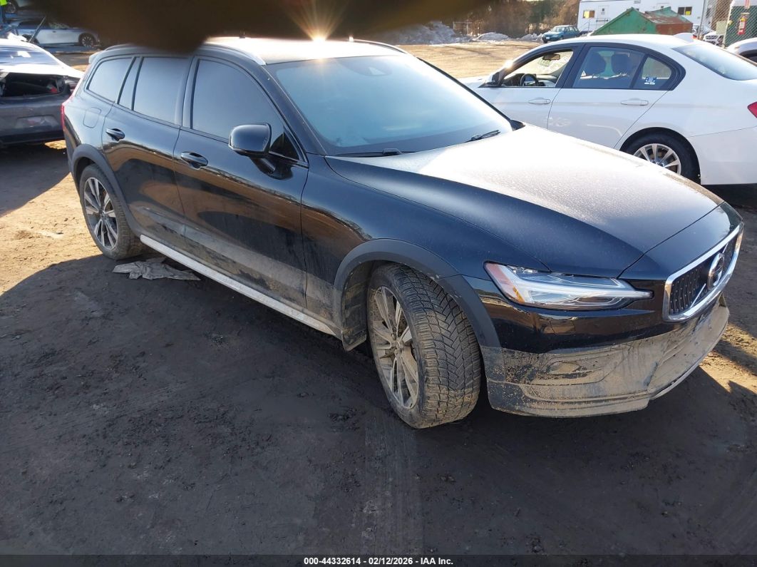 Volvo V60 Cross Country 2022