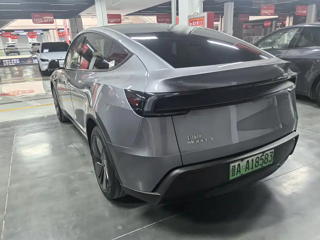 Tesla Model Y 2025
