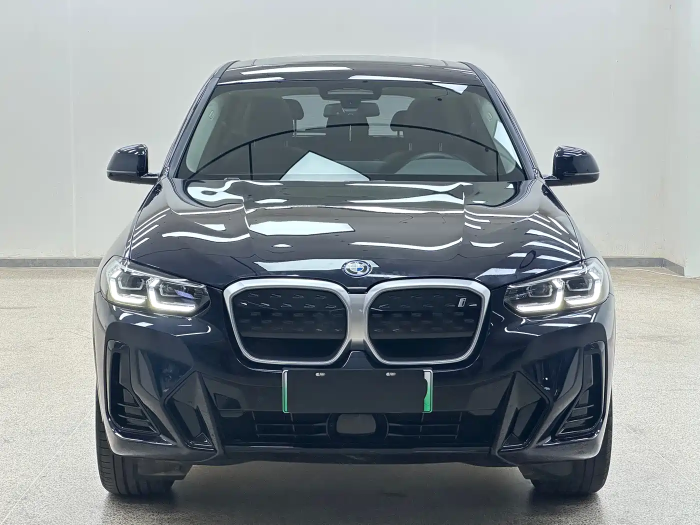 BMW iX3 2025
