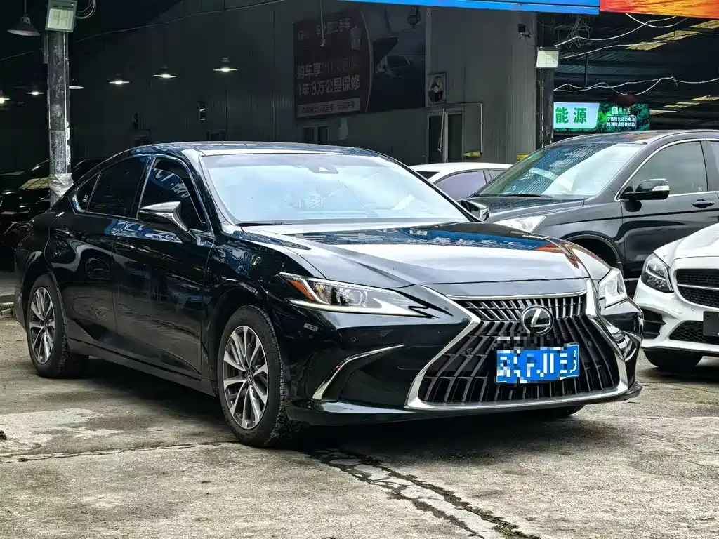 Lexus ES 2024