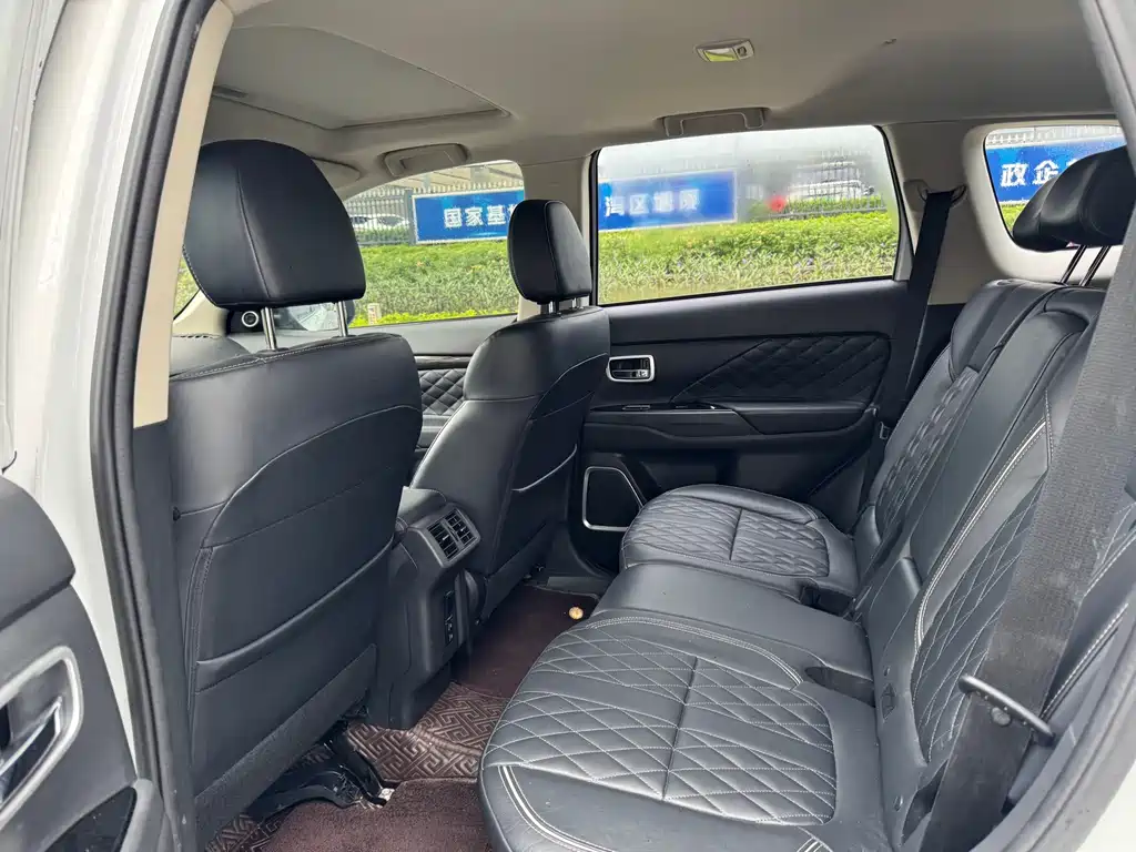 Mitsubishi Outlander 2021