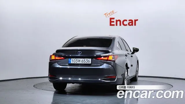 Lexus ES 2022