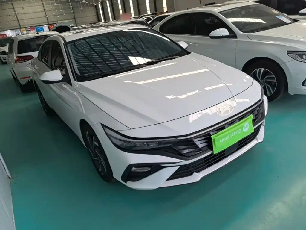 Hyundai Elantra 2025