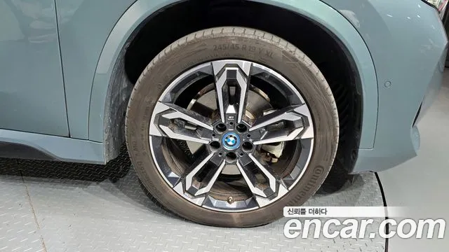 BMW iX1 2023
