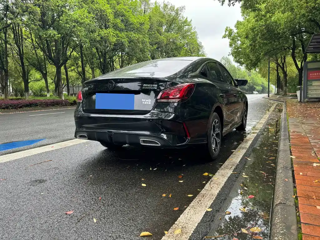 MG MG5 2021