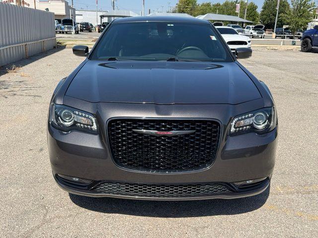 Chrysler 300 2023