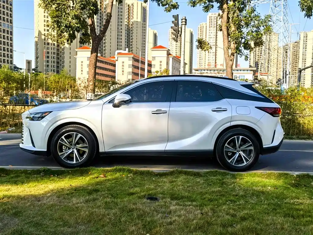 Lexus RX 2025