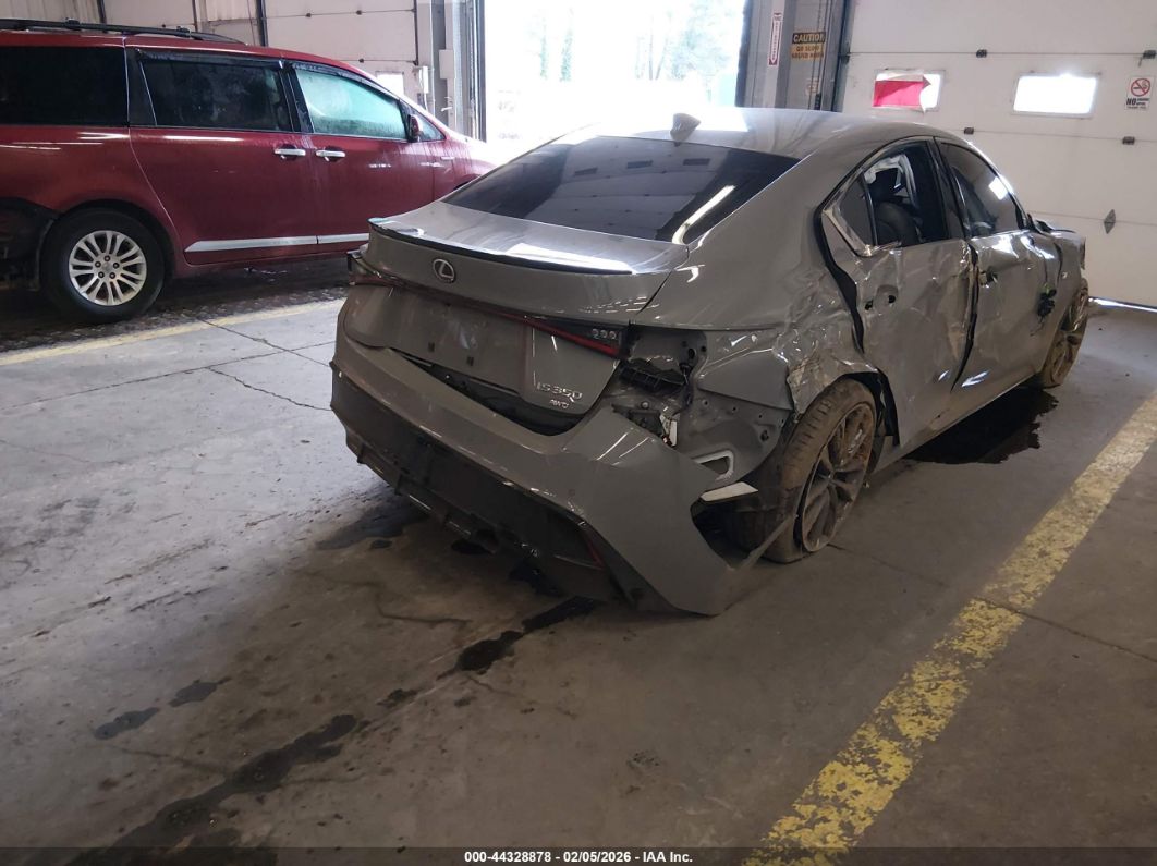 Lexus IS 2024