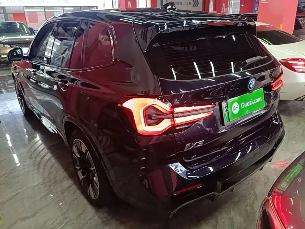 BMW iX3 2024