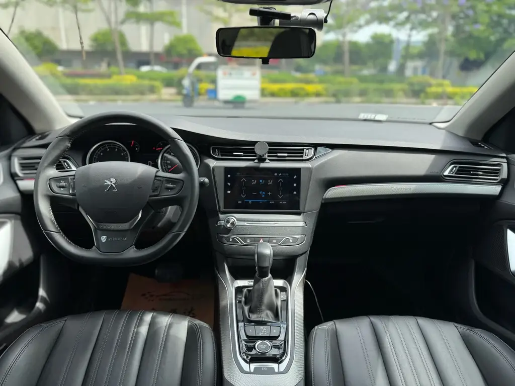 Peugeot 408 2021