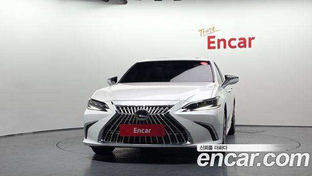 Lexus ES 2025