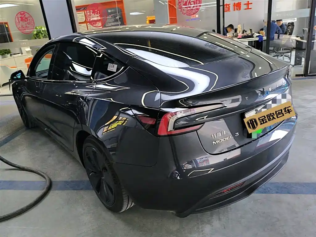Tesla Model 3 2024