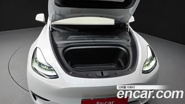 Tesla Model Y 2024
