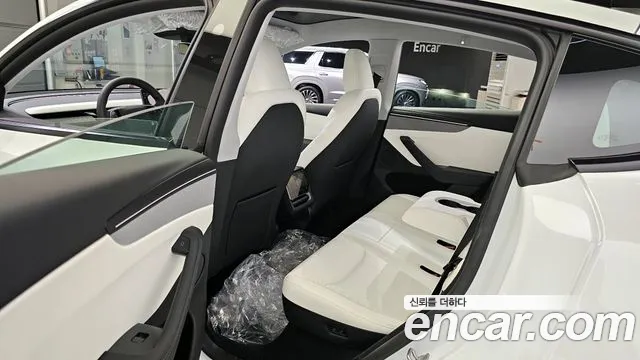 Tesla Model Y 2025