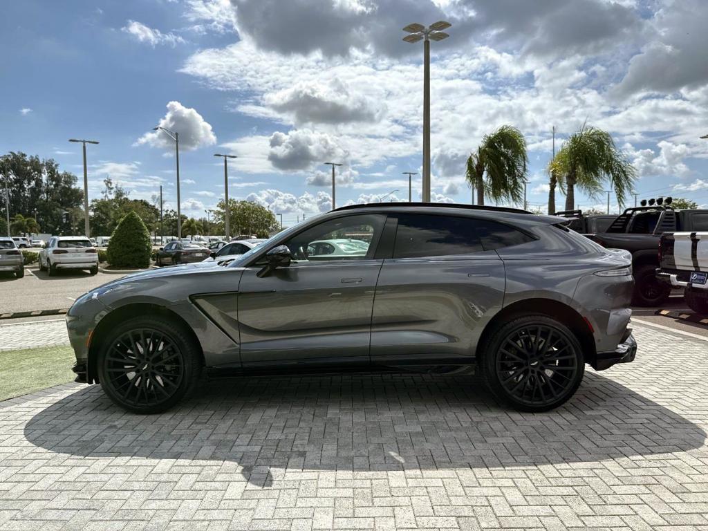 Aston Martin DBX 2023