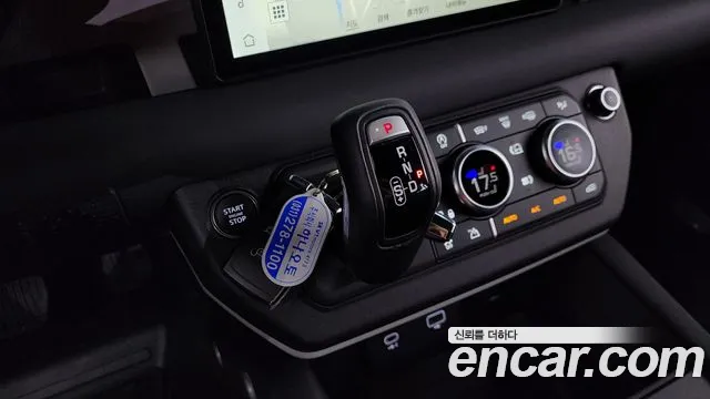 Land Rover Defender 2024