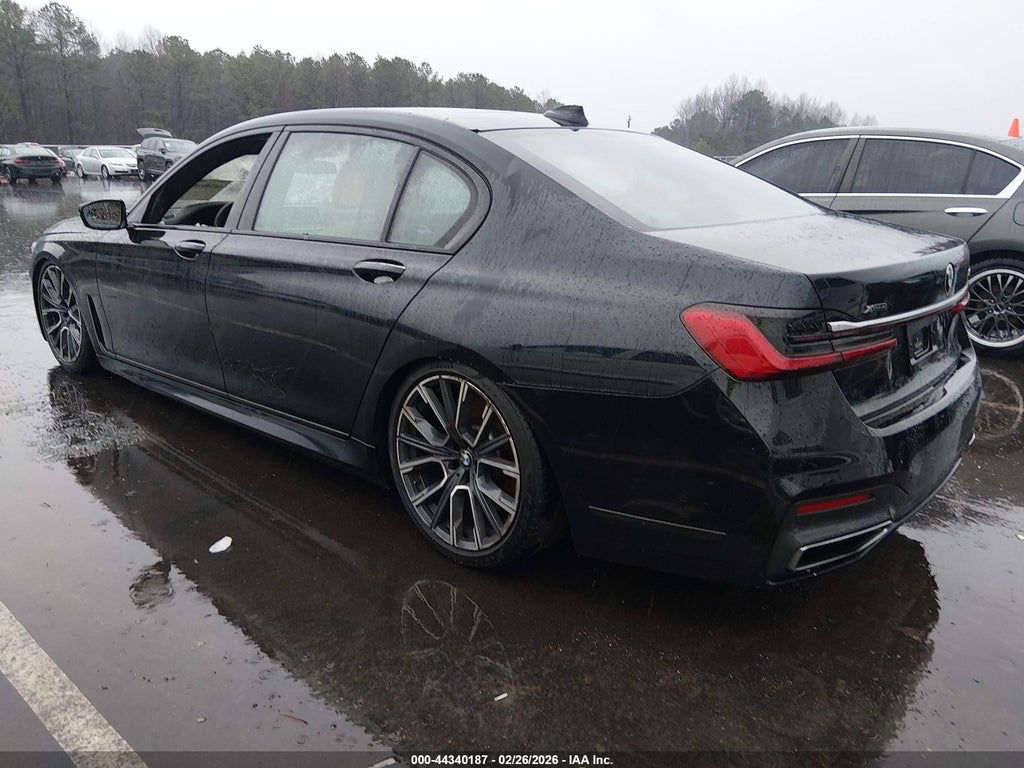 BMW 750 2022