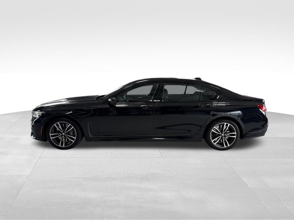 BMW 750 2022