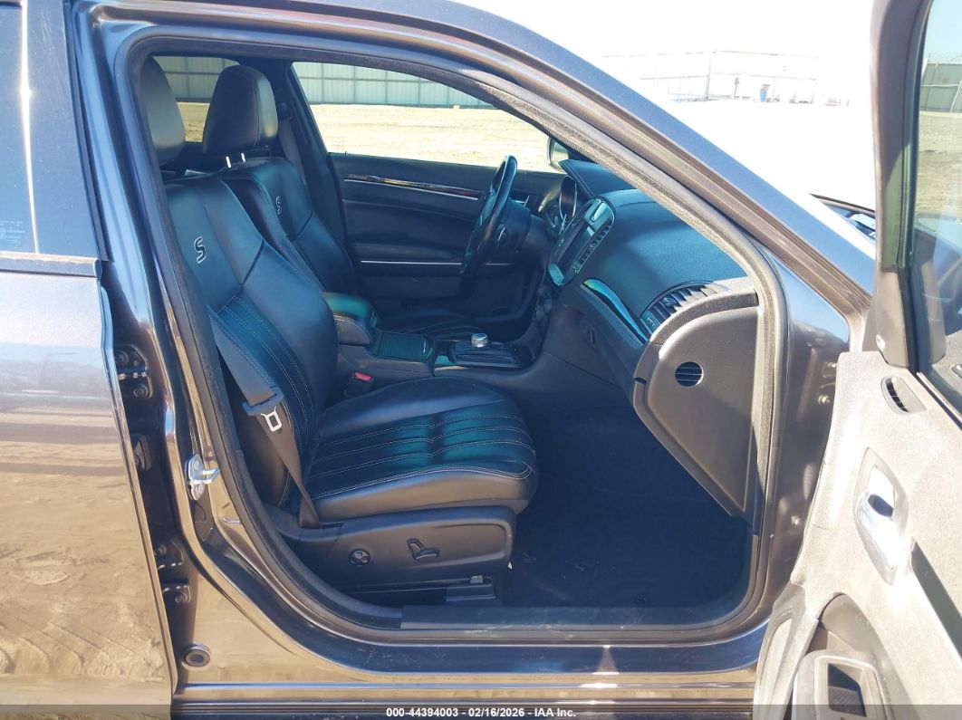 Chrysler 300 2021