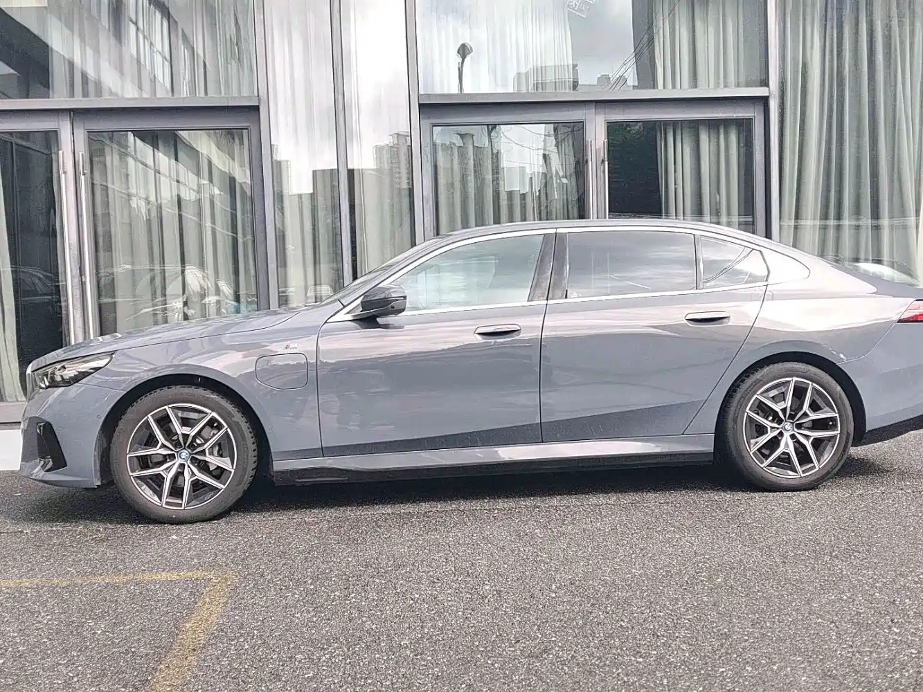 BMW i5 2024