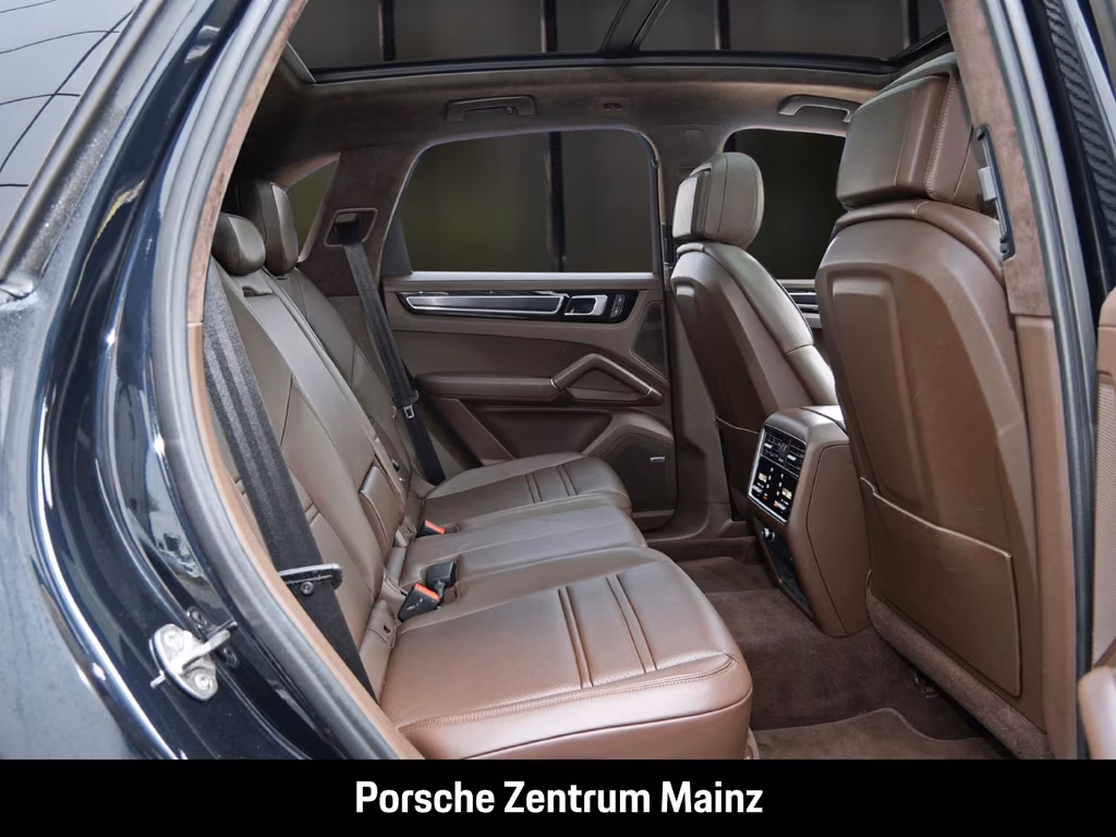 Porsche Cayenne 2023