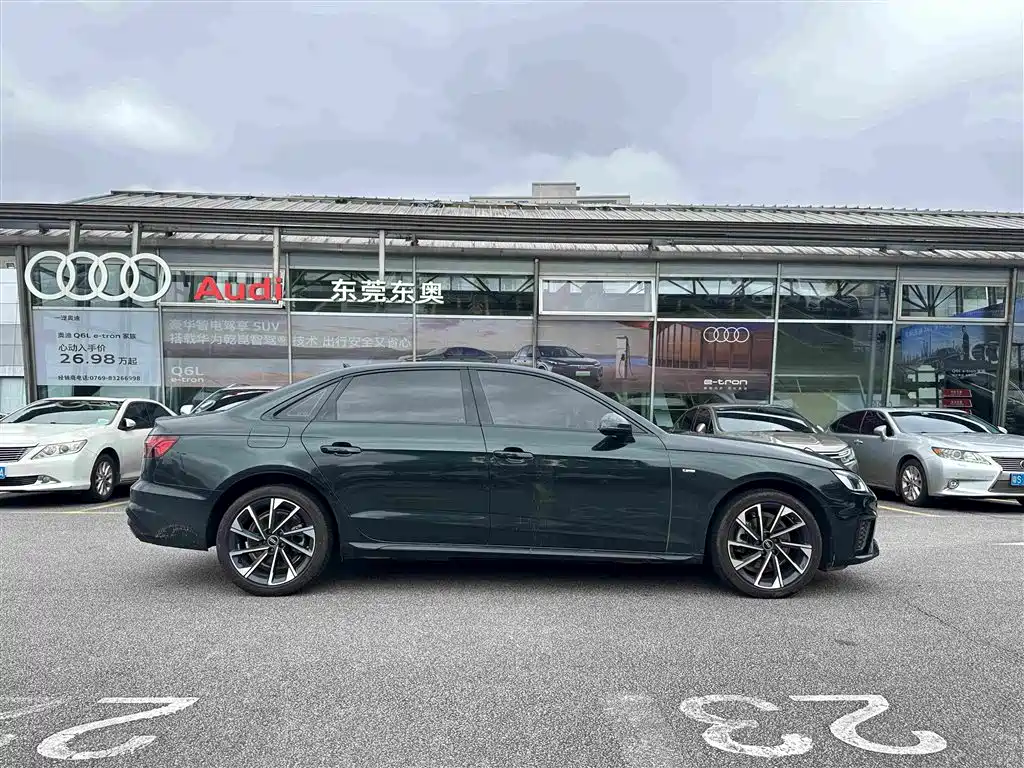 Audi A4 2023