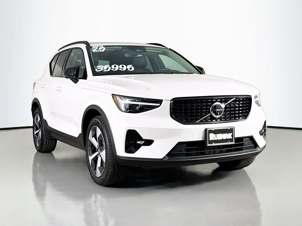 Volvo XC40 2025