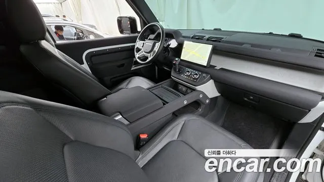 Land Rover Defender 2023