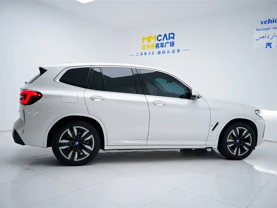 BMW iX3 2024