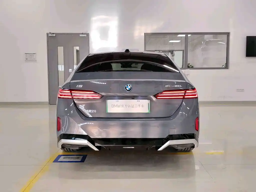 BMW i5 2024