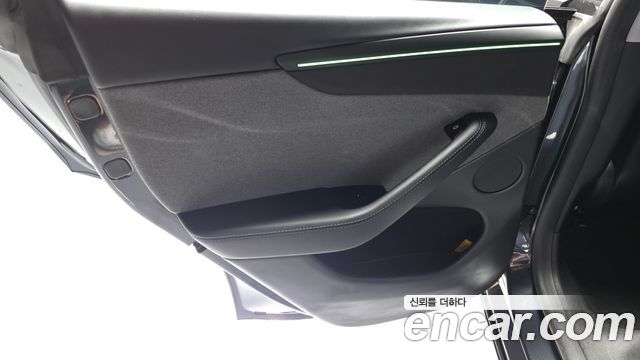Tesla Model Y 2025