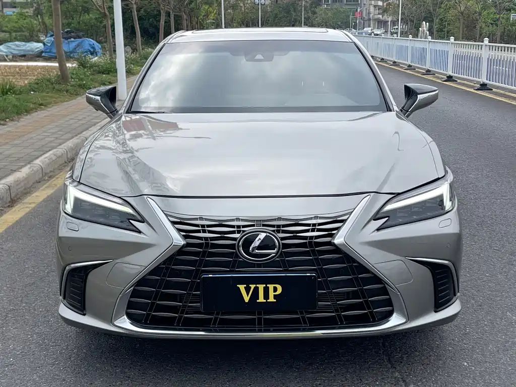 Lexus ES 2024