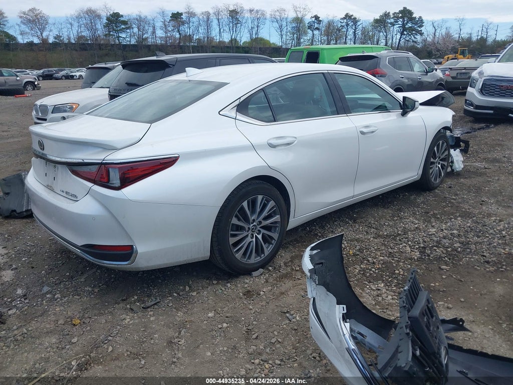 Lexus ES 2021