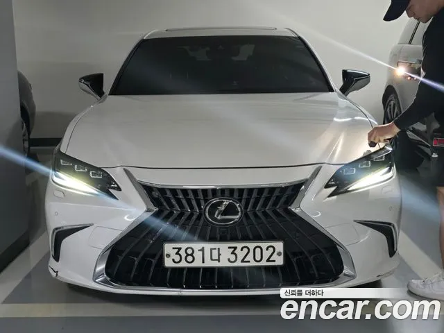 Lexus ES 2023