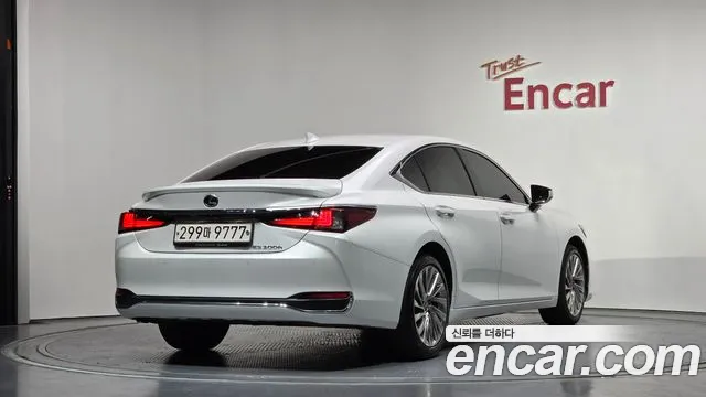 Lexus ES 2023