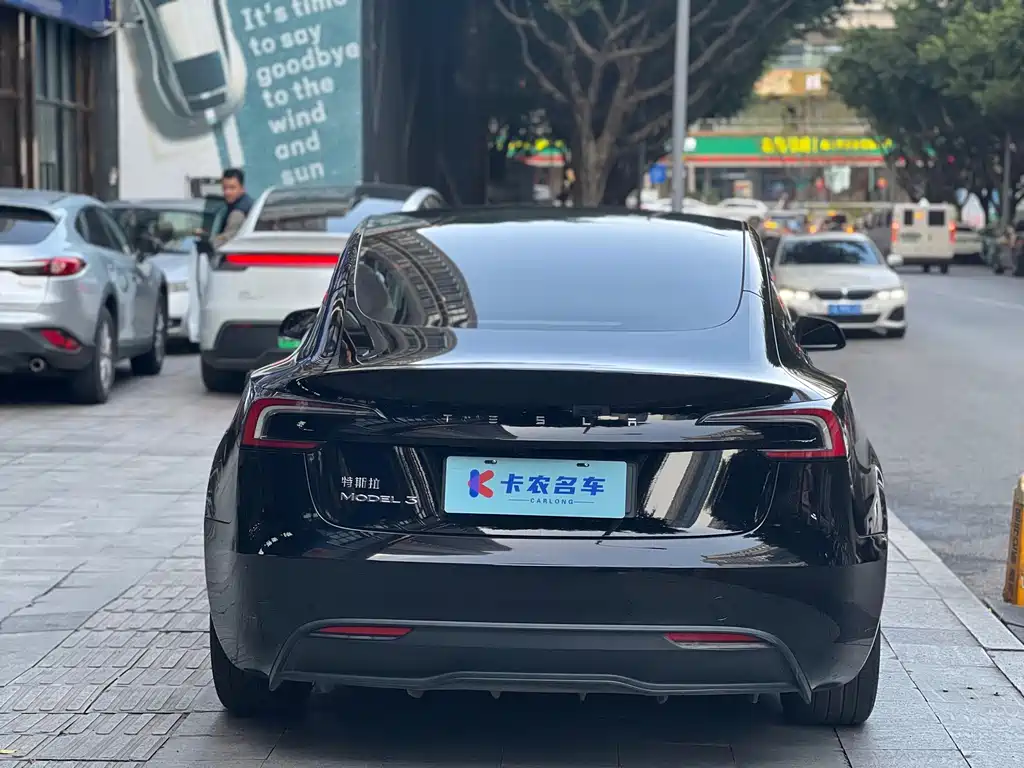 Tesla Model 3 2024