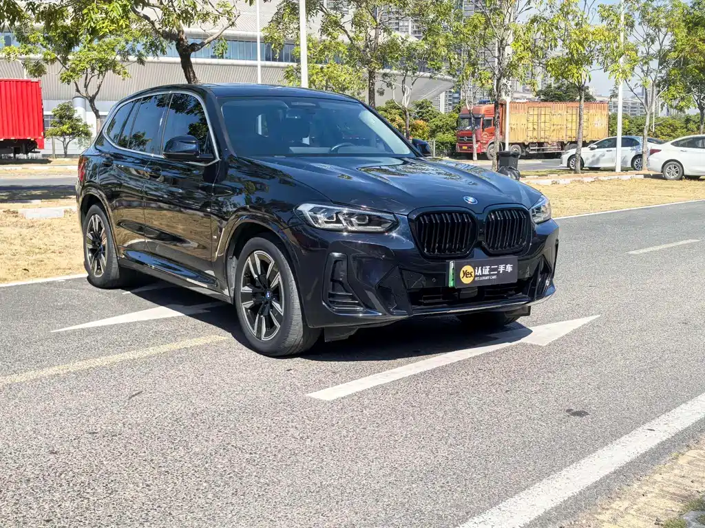 BMW iX3 2024
