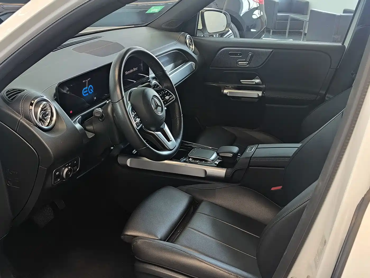 Mercedes-Benz EQB 2024