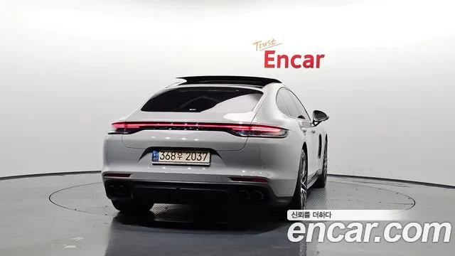 Porsche Panamera 2021