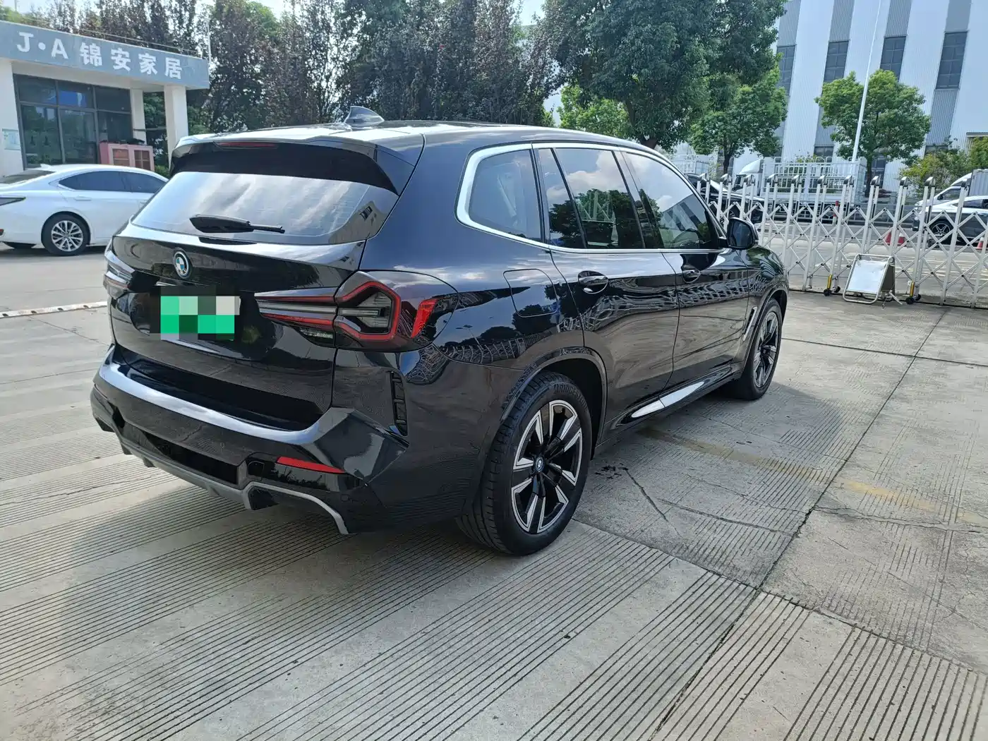BMW iX3 2023