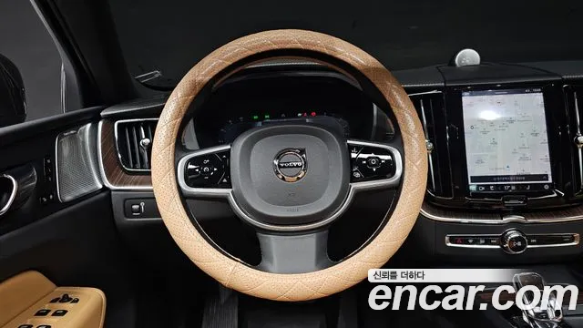 Volvo XC60 2022