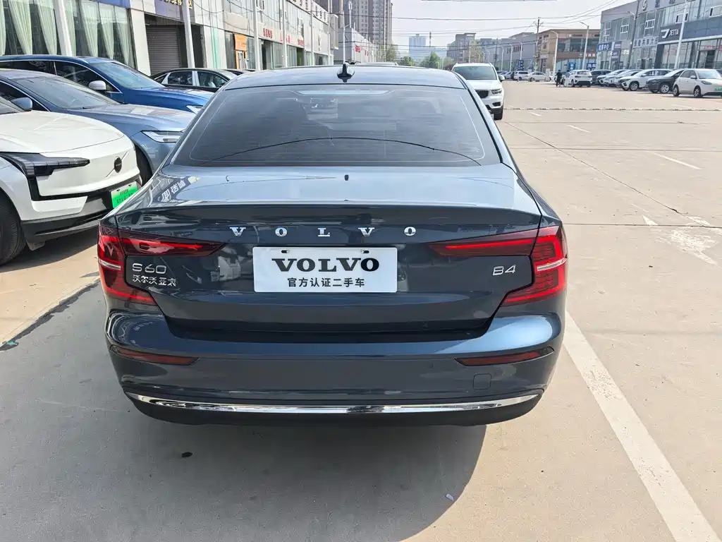 Volvo S60 2023
