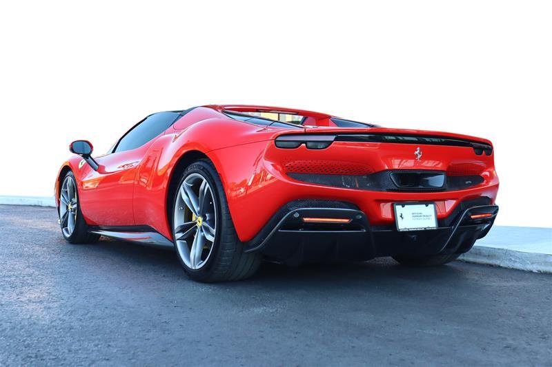 Ferrari 296 GTS 2024