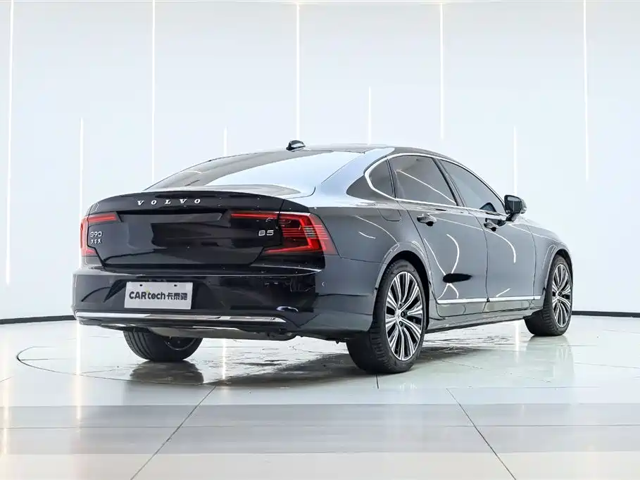 Volvo S90 2024