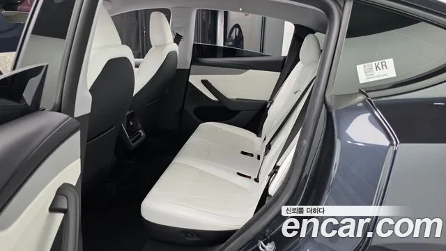 Tesla Model Y 2025