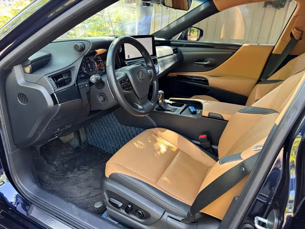 Lexus ES 2022